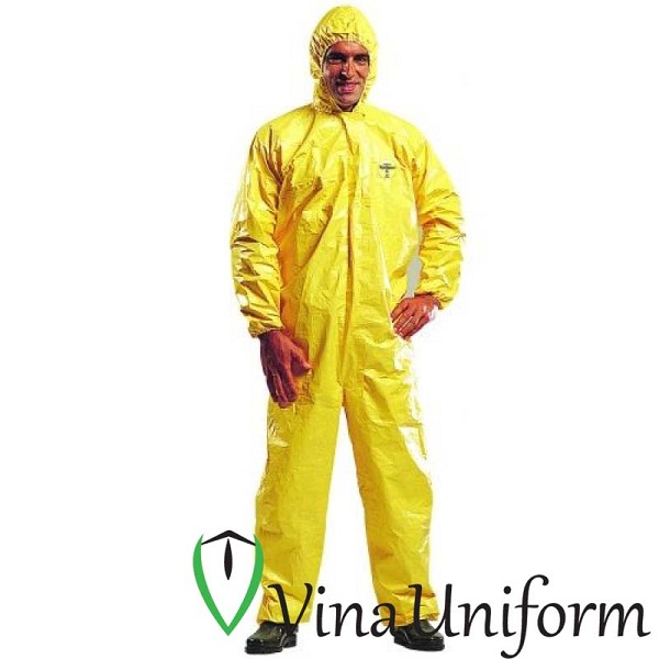 Sự quan trọng của quần áo bảo hộ chống hóa chất trong công nghiệp